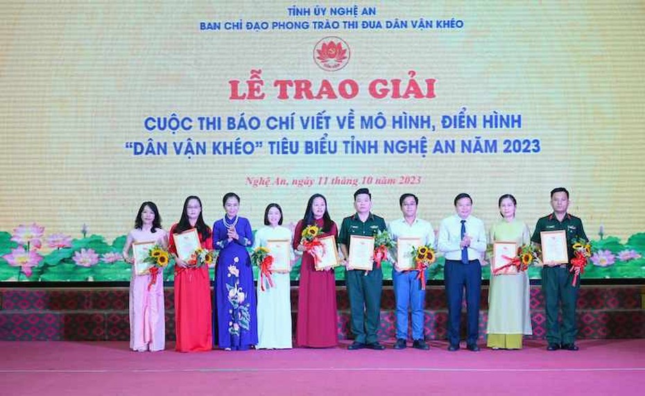 Phóng viên Tạp chí ĐS&PL đạt giải Nhì cuộc thi báo chí viết về mô hình, điển hình “Dân vận khéo”