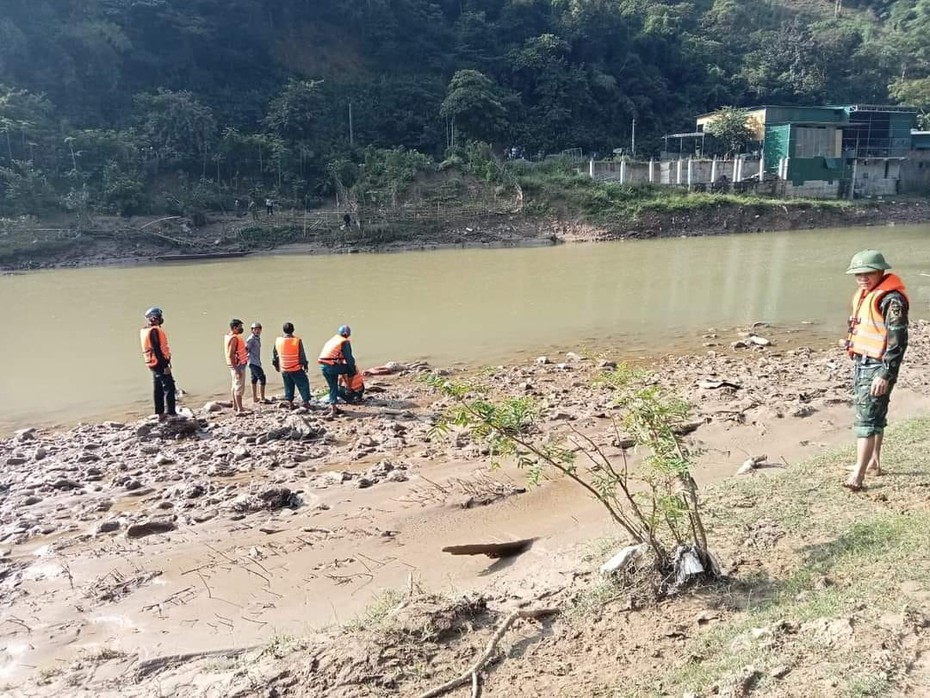 Nghệ An: Hai mẹ con lội qua sông lúc thủy điện xả lũ, người mẹ bị nước cuốn tử vong