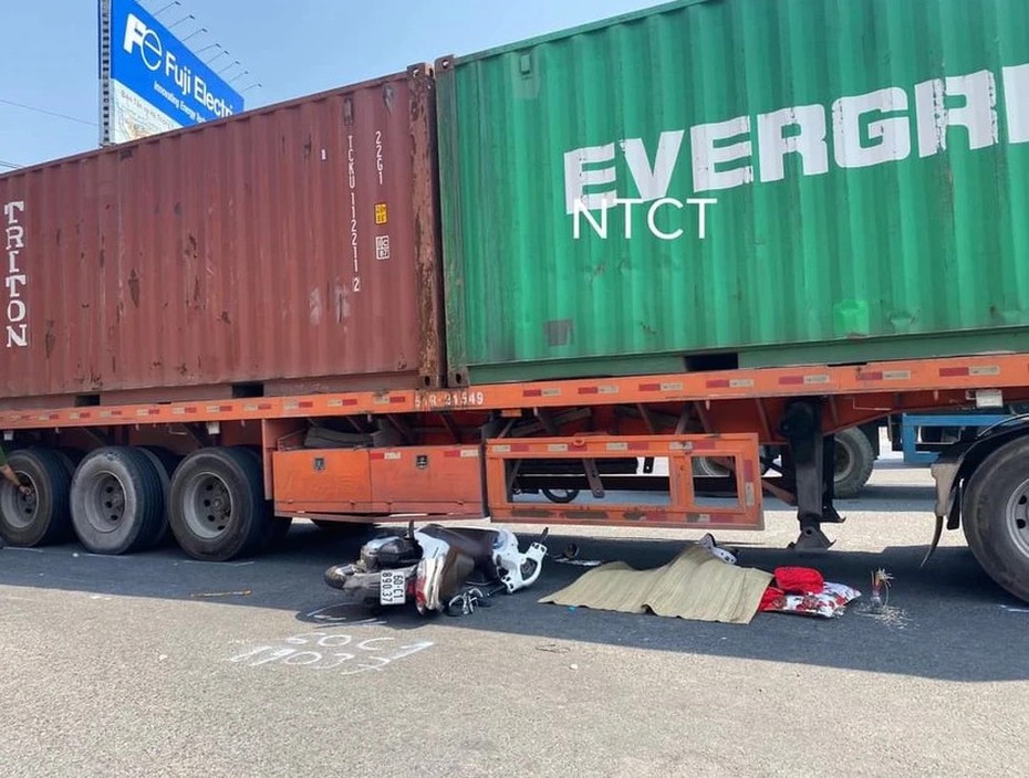 Đồng Nai: Va chạm với xe container, bé gái 12 tuổi tử vong