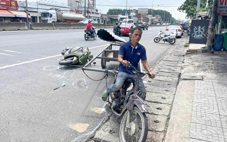 Tạm giữ tài xế ba gác chở tôn chạy ngược chiều, gây tai nạn chết người