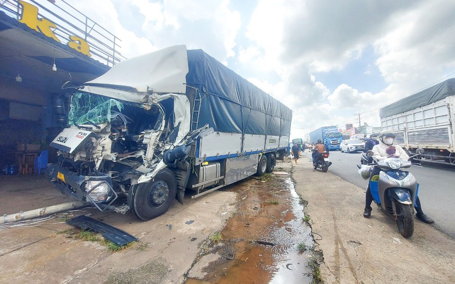 Đồng Nai: Tai nạn giao thông liên hoàn, 2 người thương vong