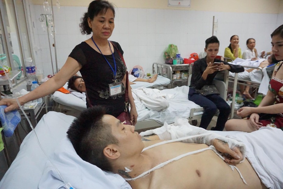 Bố nạn nhân bị chém nát chân ở Phú Thọ: Chưa bao giờ tôi thấy cảnh kinh sợ đến thế