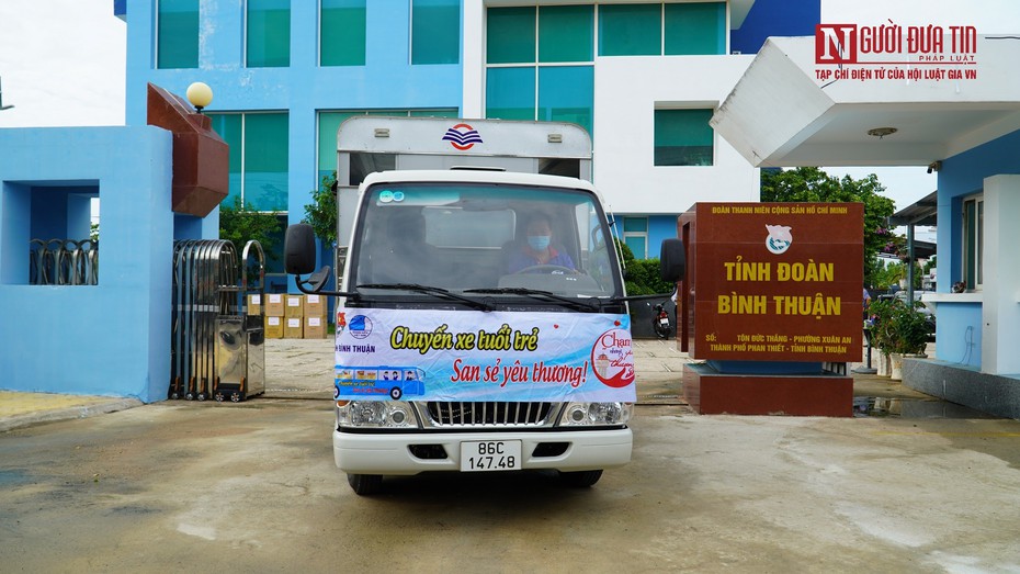 “Chuyến xe yêu thương” đến với người dân vùng dịch Bình Thuận