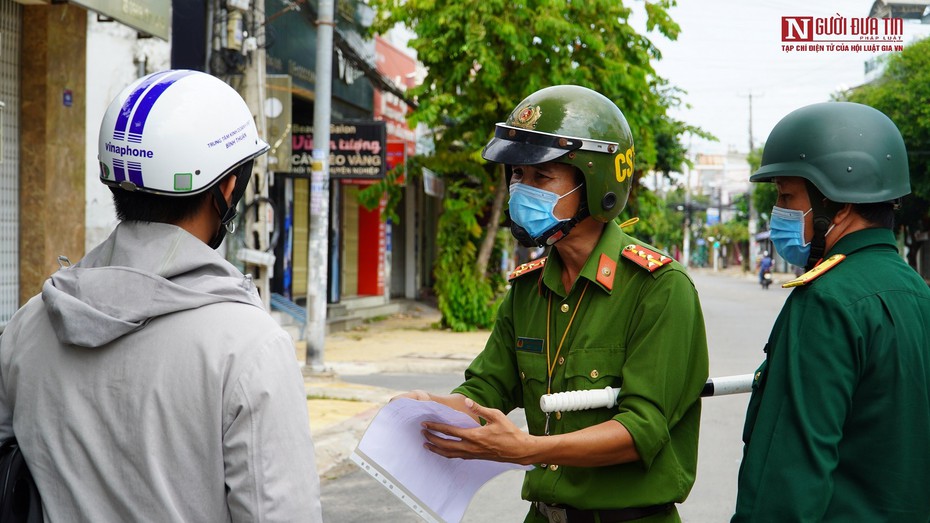 Bình Thuận: Lực lượng tuần tra lưu động xử phạt các trường hợp ra đường không cần thiết