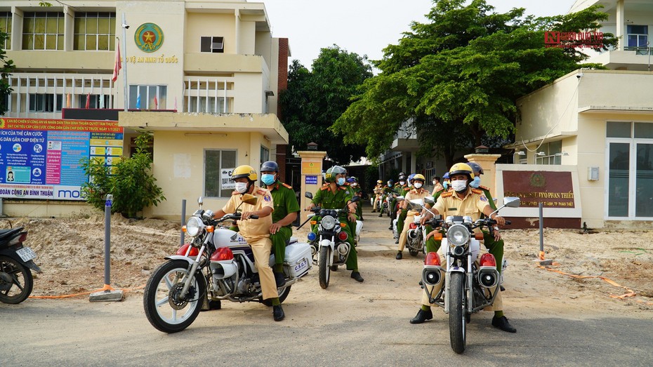 Công an Tp.Phan Thiết ra quân tuần tra, kiểm soát phòng chống dịch Covid-19