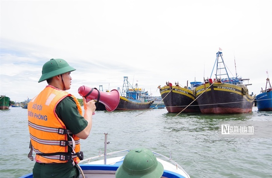 Bình Thuận: Tàu cá hoạt động trên biển được hướng dẫn tránh, trú bão an toàn