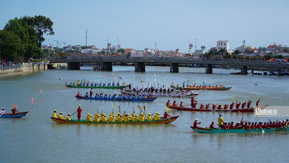 Bình Thuận: Tưng bừng Lễ hội đua thuyền mừng xuân Quý Mão