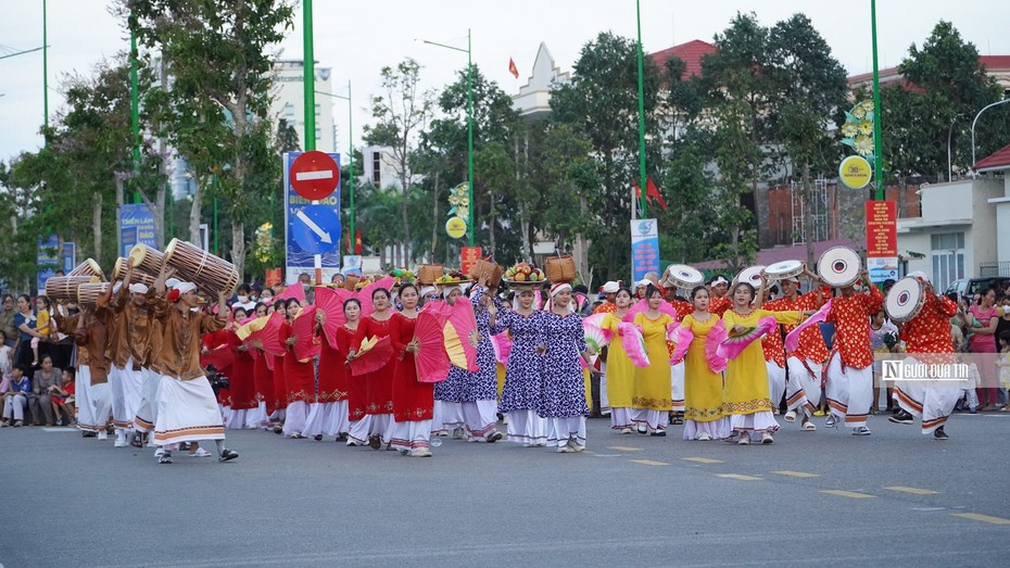 Sôi động Lễ hội đường phố với chủ đề sắc màu Bình Thuận