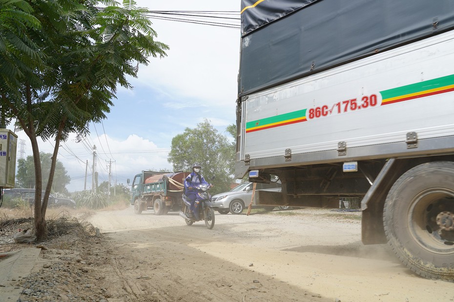 Nhiều tuyến đường dân sinh thuộc cao tốc Phan Thiết - Dầu Giây hư hỏng nặng