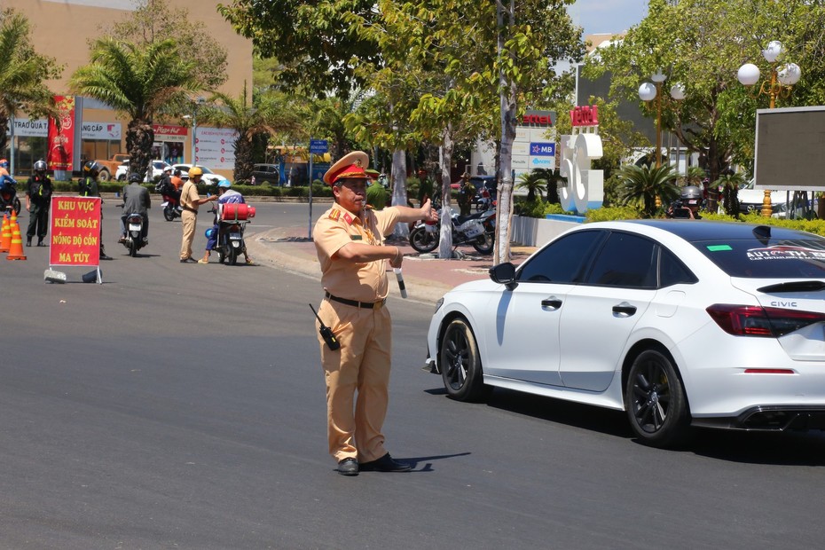 Công anTp.Phan Thiết quyết liệt xử lý các vi phạm về nồng độ cồn