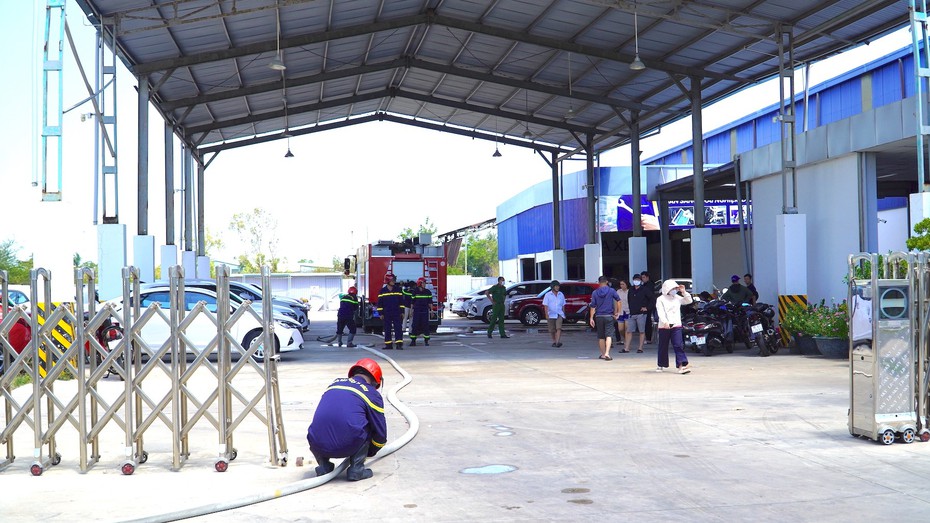 Khống chế thành công vụ cháy trong đại lý ô tô Huyndai Bình Thuận