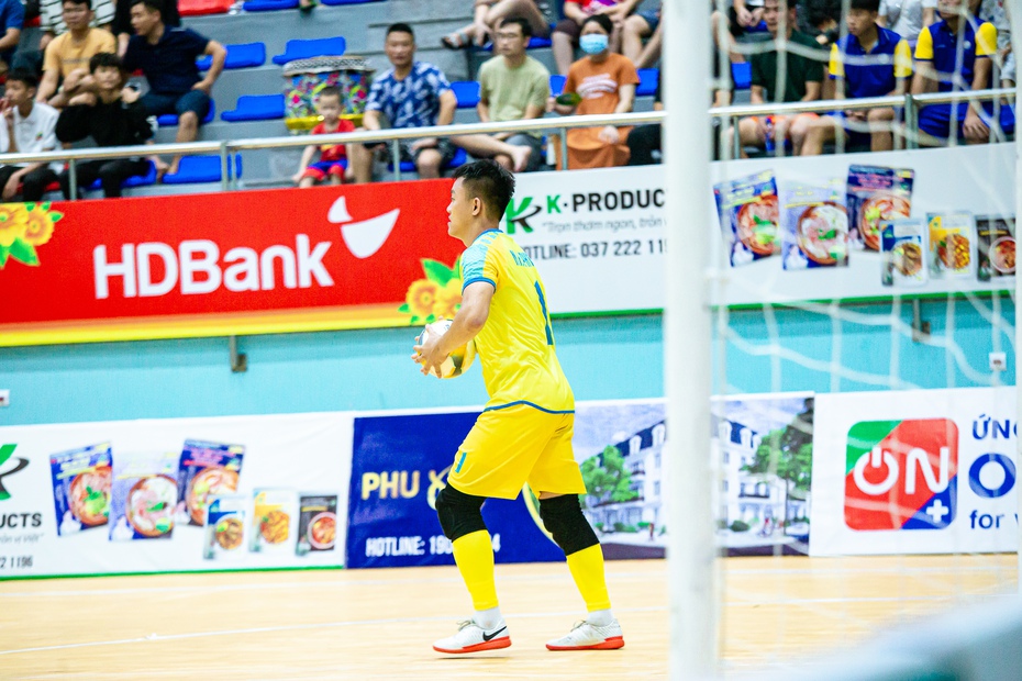 Trưởng đoàn CLB Futsal Sanvinest Khánh Hoà ‘tố’ bị chèn ép