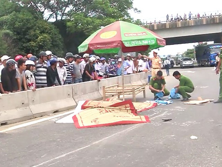 Vừa đậu đại học, một nam sinh chết tức tưởi bên mẹ