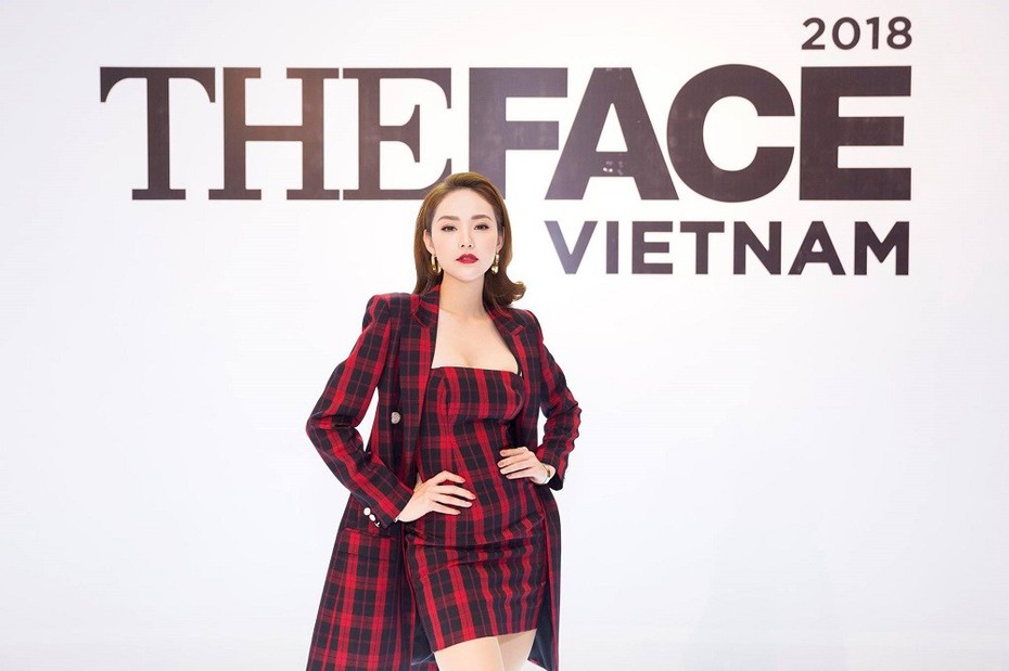 Minh Hằng diện váy “an toàn” sau lùm xùm bị stylist "tố" khó làm việc cùng