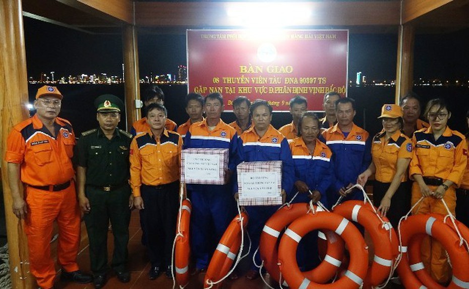 Lời kể của các thuyền viên bị trôi dạt nhiều giờ trên biển