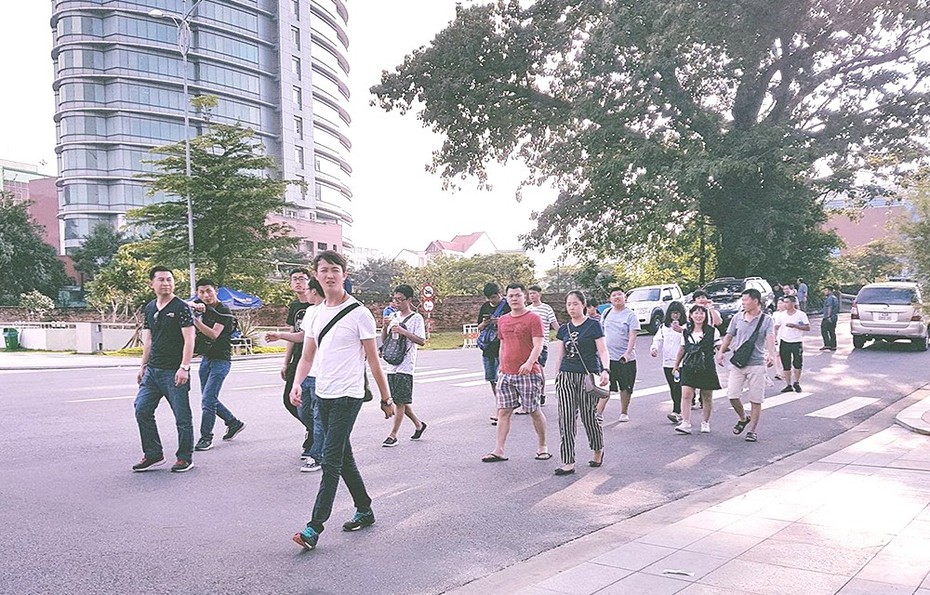 Đà Nẵng "đau đầu" vì người nước ngoài dẫn tour "chui"