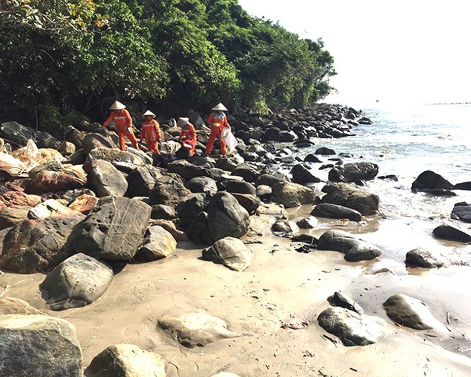 Ghềnh Nam Ô "bay khỏi" quy hoạch dự án 5 sao: Chủ đầu tư vừa chi tiền dọn rác vừa "hát điệp khúc chờ"