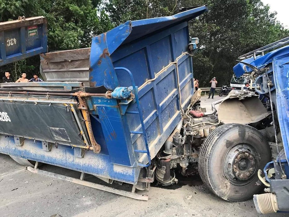 Đà Nẵng: Tông xe liên hoàn trên đường tránh hầm Hải Vân, giao thông ách tắc nhiều giờ
