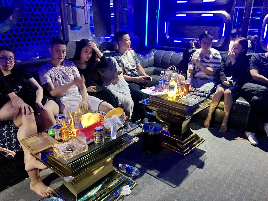 Đà Nẵng: Phát hiện nhiều thanh thiếu niên nước ngoài “bay lắc” trong quán karaoke