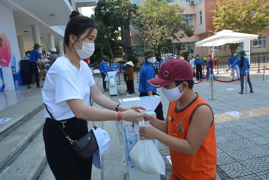 Hai cây “ATM gạo” nghĩa tình đến với người dân Đà Nẵng