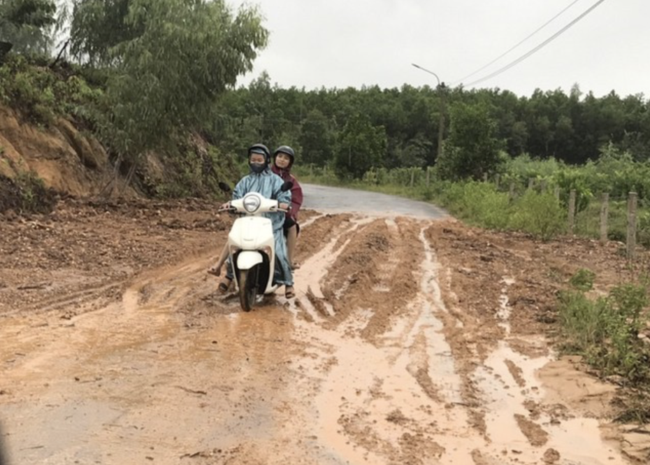 Đà Nẵng vừa khắc phục xói lở đã lo phòng chống bão số 9