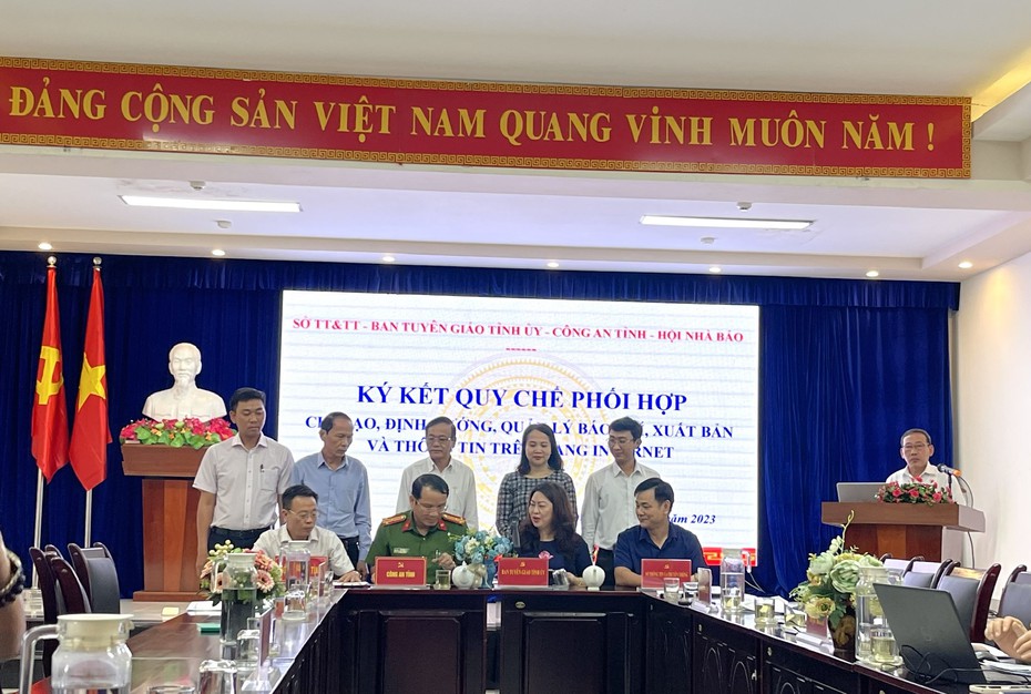Quảng Nam: 4 đơn vị ký kết phối hợp trong công tác xuất bản thông tin