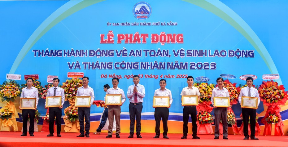 Tp.Đà Nẵng trao 36 Mái ấm công đoàn