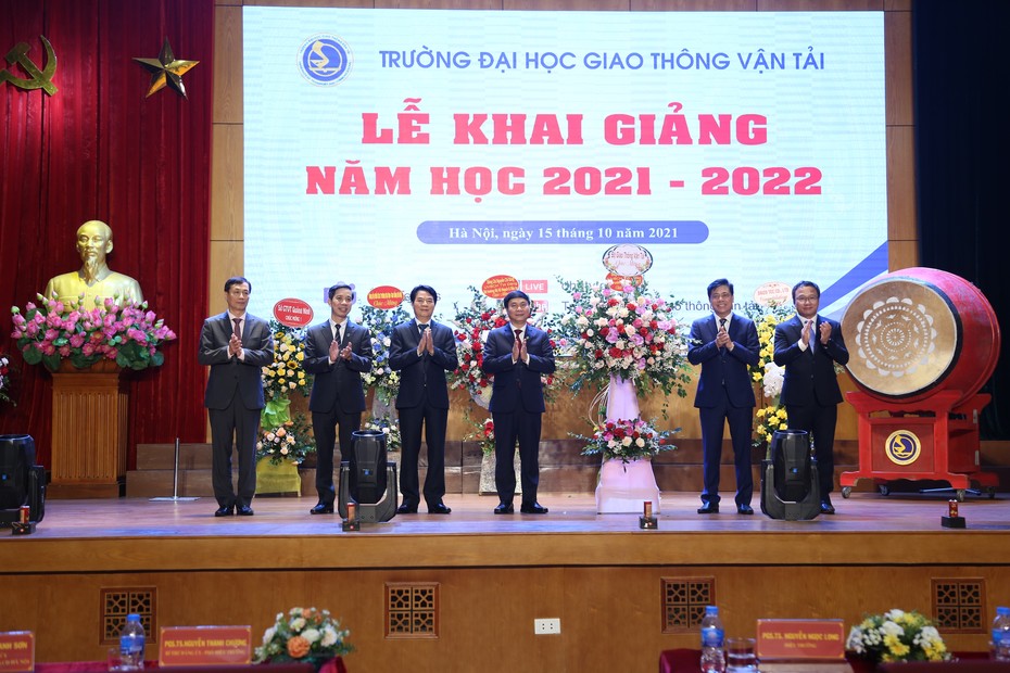 Trường ĐH Giao thông vận tải tổ chức lễ khai giảng năm học mới