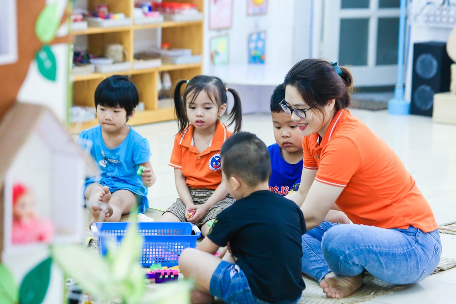 Hà Nội mở lại trường mầm non: Vừa đón học sinh vừa tuyển giáo viên