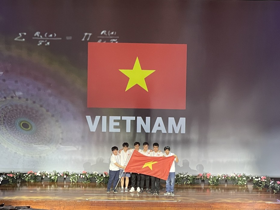 Việt Nam đạt 2 huy chương Vàng Olympic Toán học quốc tế