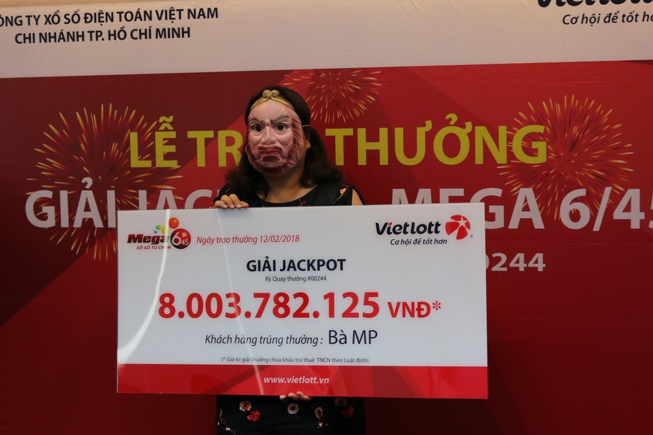 Tình cờ mua vé trúng Jackpot Vietlott hơn 8 tỷ đồng khi... về quê tảo mộ