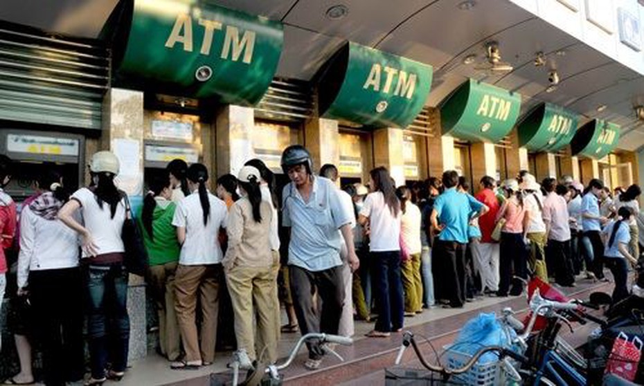 4 ông lớn ngân hàng đồng loạt tăng phí dịch vụ ATM