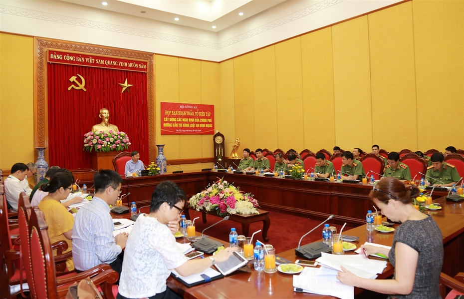 Bộ Công an họp ban Soạn thảo, tổ Biên tập xây dựng các văn bản hướng dẫn thi hành luật An ninh mạng