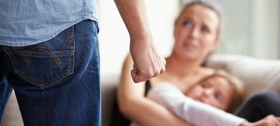 Đánh đập vợ con không được nhập cảnh vào Úc