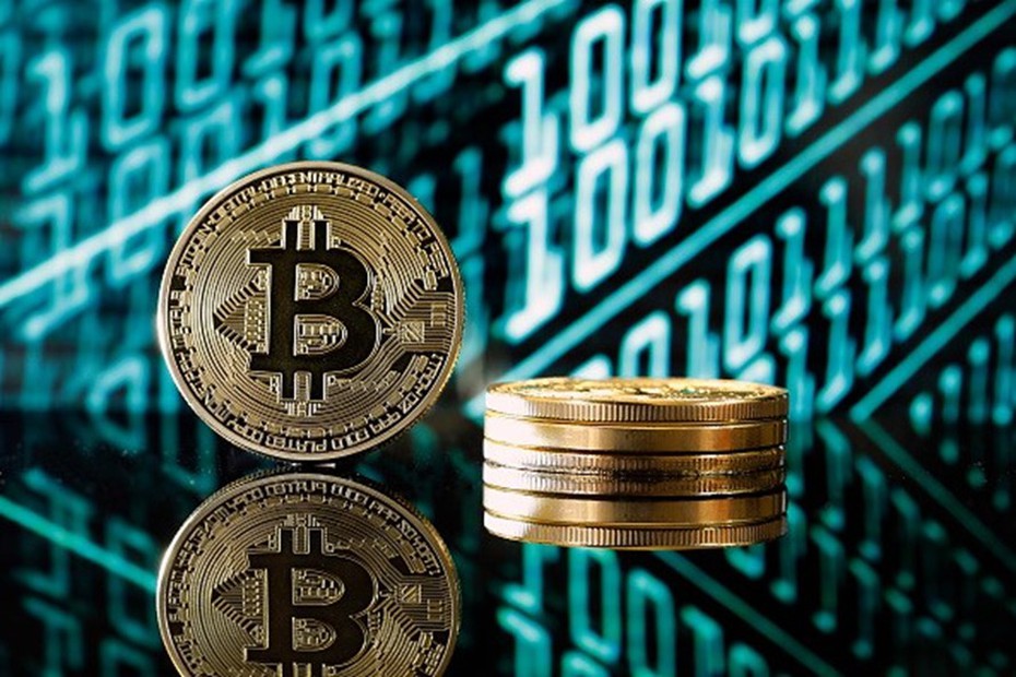 Giá Bitcoin hôm nay: Tăng điên cuồng, vượt đỉnh 11.000 USD sau 15 tháng