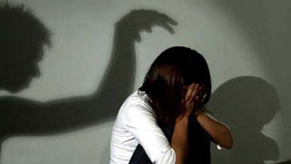 Điều tra vụ bé gái 13 tuổi say bia nghi bị nhiều thanh niên xâm hại