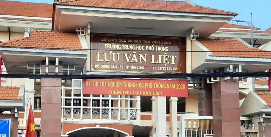 Va chạm lúc lấy xe ra về, nam sinh lớp 11 đâm bị thương bạn cùng trường