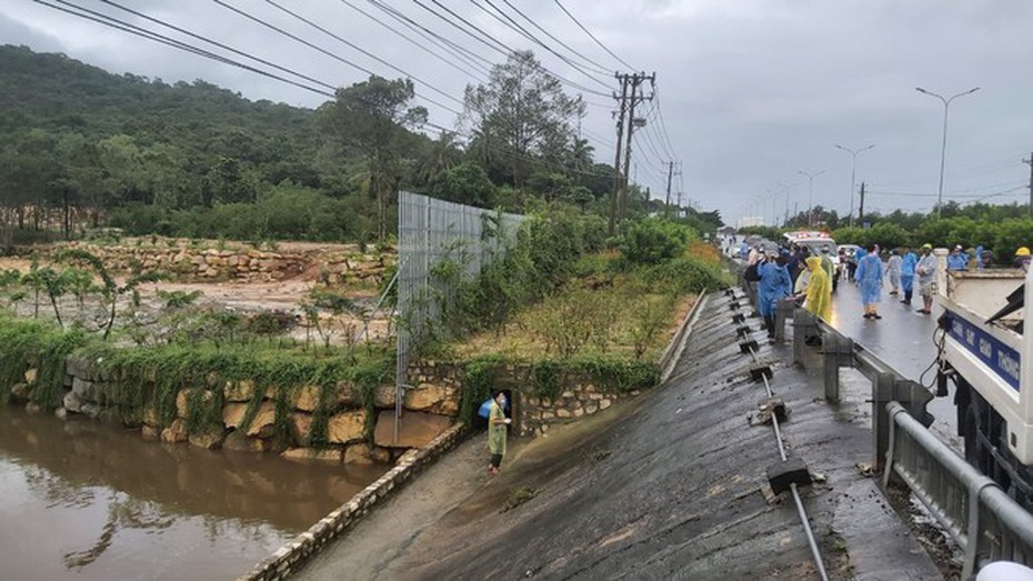 Phát hiện thi thể người đàn ông sau 2 ngày mất tích kẹt sâu trong cống