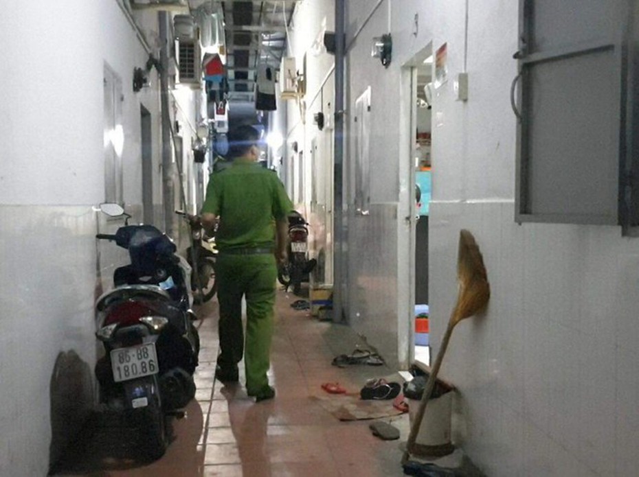 Mâu thuẫn, gã đàn ông đâm trọng thương 3 mẹ con người tình