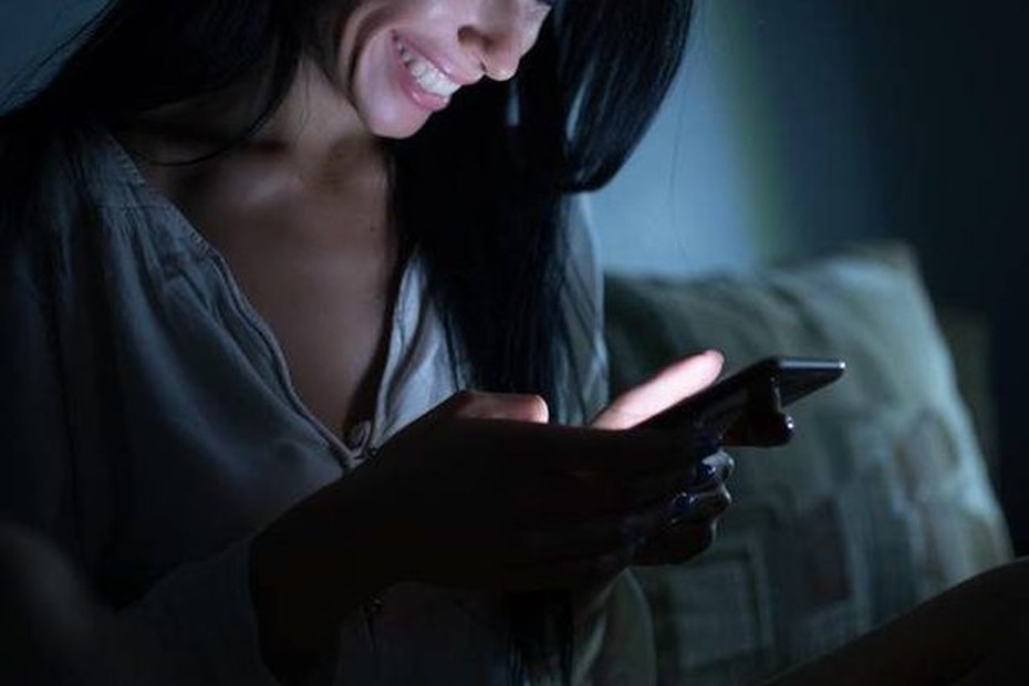 Sập bẫy tình, mất tiền vì lời hứa tặng quà từ “bạn trai ngoại quốc”