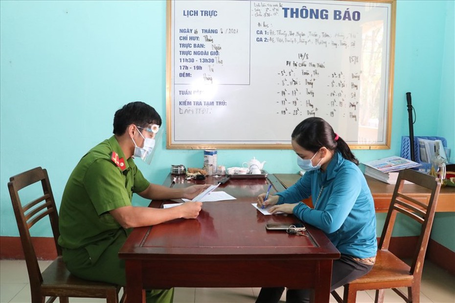 Cán bộ trường trung cấp sửa giấy xét nghiệm để “thông chốt" kiểm dịch