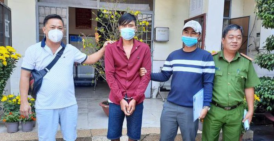 Nam thanh niên phóng hỏa đốt 11 tàu cá vì không được ứng tiền sắm Tết