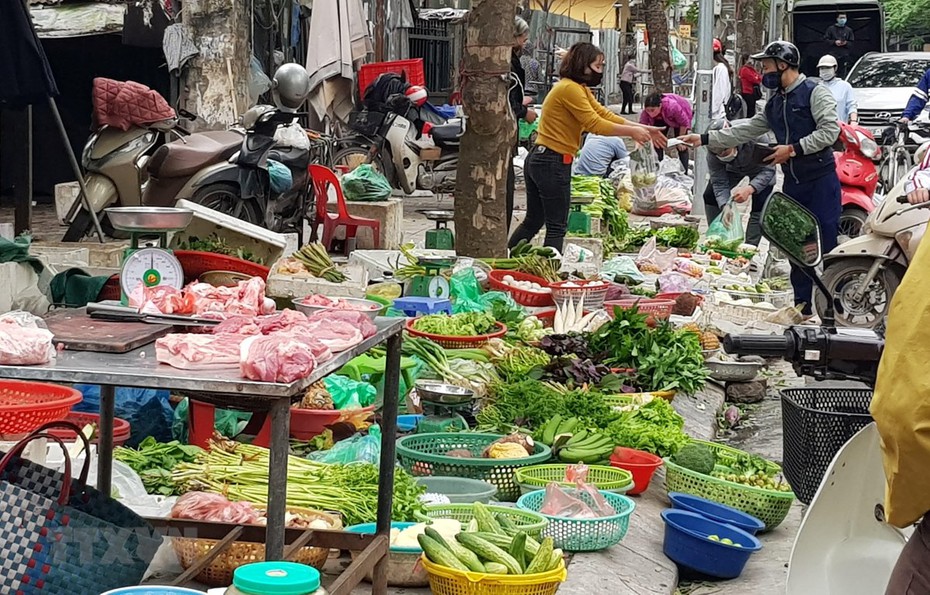 Giá nhiều dịch vụ, mặt hàng "nhảy múa" khi giá gas, xăng tăng