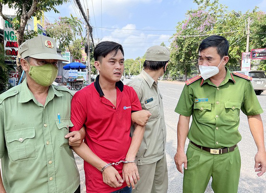 Bị từ chối tình cảm, thanh niên đâm tử vong tình địch