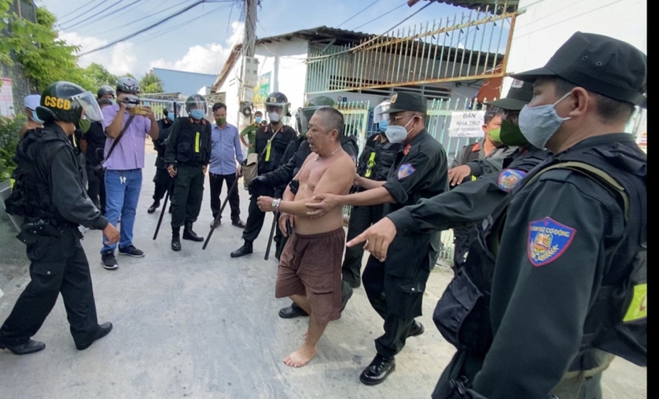 Tiền Giang: Khống chế kẻ tạt axít cố thủ trong phòng trọ