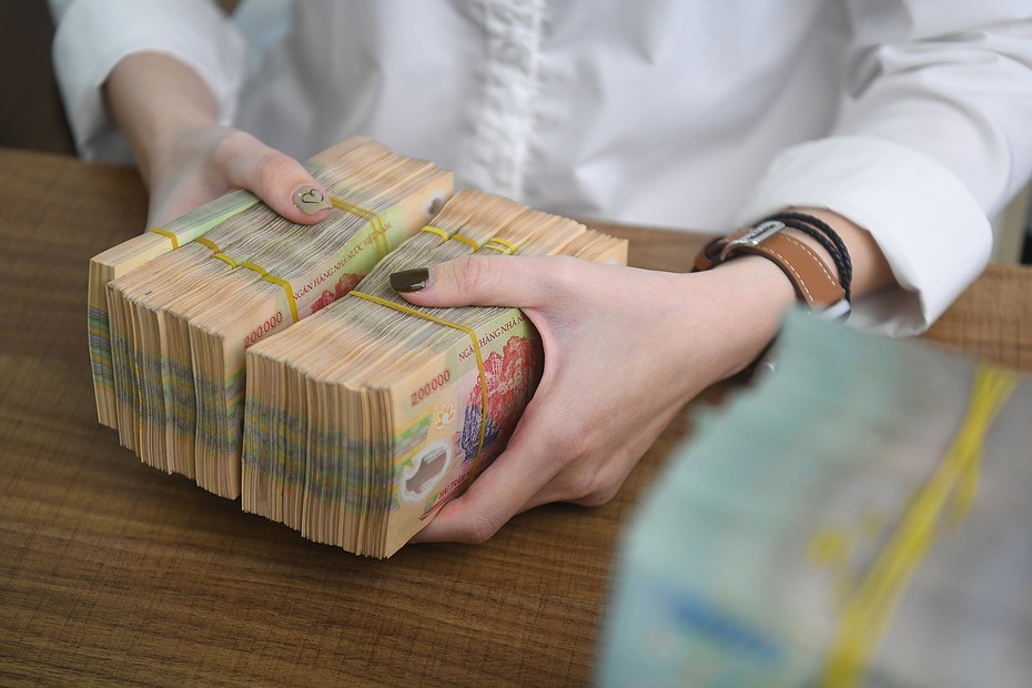 Cuộc đua tăng lãi suất huy động của loạt ngân hàng và dự báo