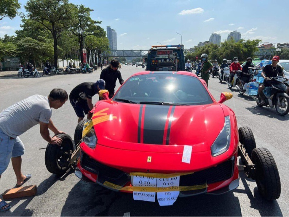 Tài xế siêu xe Ferrari 488 gây tai nạn chết người ra đầu thú