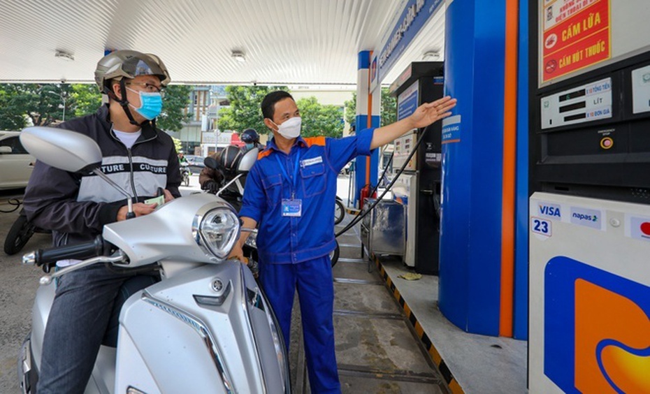 Giá xăng giảm mạnh, còn hơn 20.000 đồng/lít
