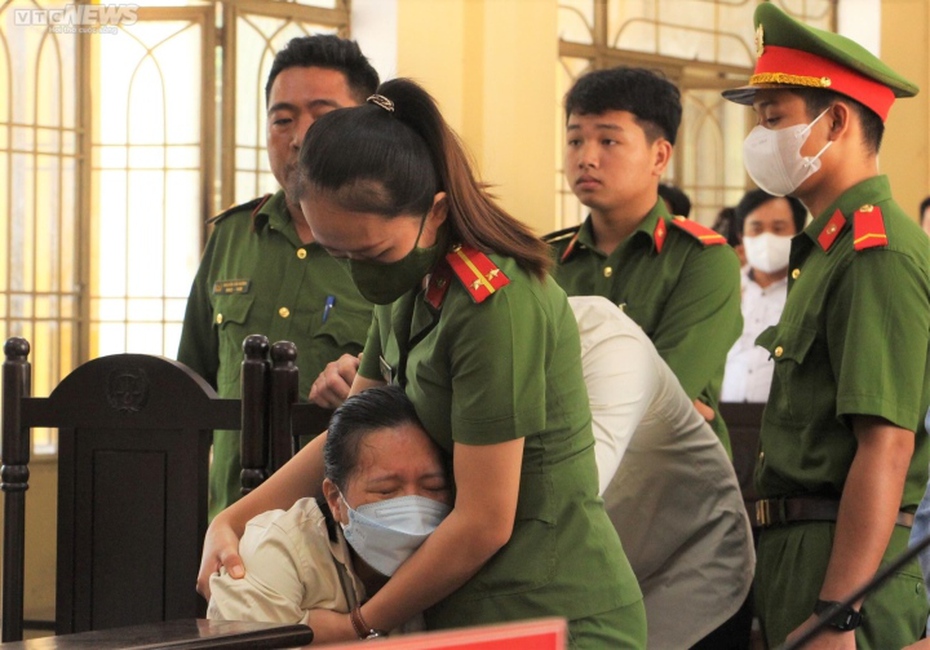 Lừa đảo hơn 400 tỷ đồng, "nữ quái" bật khóc khi nghe tòa tuyên án