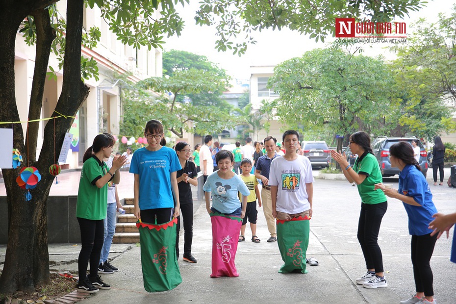 "Ánh trăng tình bạn" sưởi ấm tâm hồn trẻ em khuyết tật Hà thành